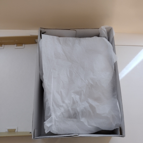 Michael Kors size 7 women's shoe - Picture 6 of 11